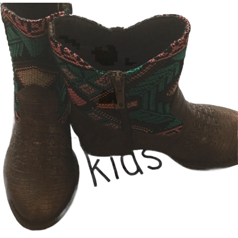 VOLATILE kids brown boots NWT size 1 ..